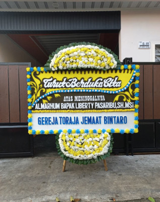 Papan Bunga Duka di Comal