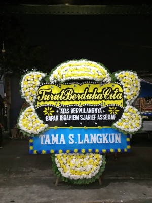 Papan Bunga Duka di Comal