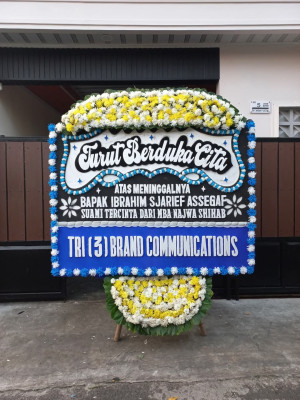 Papan Bunga Duka di Comal